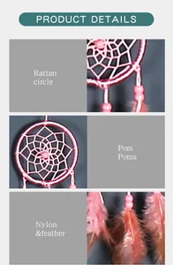 Dettaglio dell'acchiappasogni rosa tessuto a mano con cerchio in rattan e piume