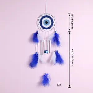 Atrapasueños decorativo Evil Eye azul con plumas suaves y tubos de metal plateado
