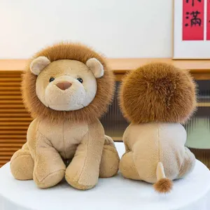 Vista frontal y trasera de un peluche de león con melena marrón suave y piel canela.