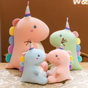 Set de peluches de dinosaurios en colores caramelo para niños con lindos gorros de fiesta