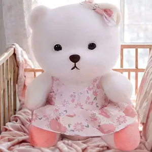 Süßer weißer Teddybär Plüschtier im hübschen rosa Blumenkleid als Geschenk für Kinder