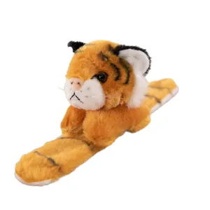 Schattige pluche tijger slap armband met realistisch imitatiebont en textuur.