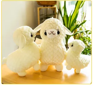 Set di tre simpatici peluche di alpaca bianchi di varie dimensioni per bambini
