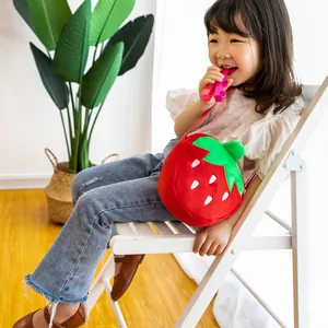 Niedliche Erdbeere Plüsch Umhängetasche für Kinder mit weichem roten Fruchtdesign