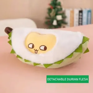 Detalle de primer plano de la linda pulpa de durián de peluche extraíble con carita feliz