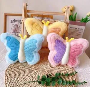 Coussins en peluche colorés en forme de papillon aux couleurs vives pour la décoration