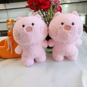 Nahaufnahme von zwei niedlichen rosa Schweine-Plüschtieren als Geschenk zum Valentinstag