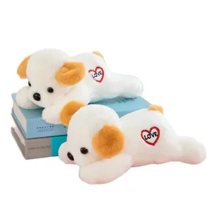 Adorable juguete de peluche de perro blanco con orejas naranjas y bordado de corazón LOVE