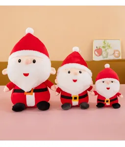 Drei niedliche Weihnachtsmann-Plüschtiere in verschiedenen Größen für Weihnachtsdekoration