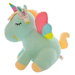 Lindo peluche de unicornio arcoíris verde menta con alas de colores y cuerno regalo