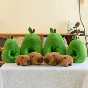 Simpatico set di peluche capibara con cucce a forma di avocado per arredamento casa