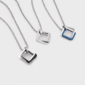 Collar con colgante geométrico de acero titanio en plata, negro y azul para hombres y mujeres