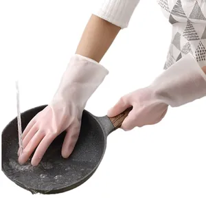 Duurzame witte latex keukenhandschoenen gebruikt voor afwassen onder stromend water