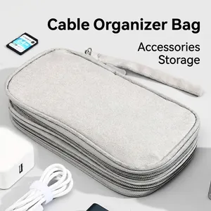 Custodia in tessuto grigio per accessori elettronici, cavi e caricabatterie da viaggio.