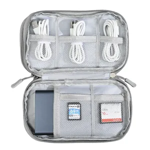 Borsa organizer da viaggio compatta per cavi, power bank e schede di memoria