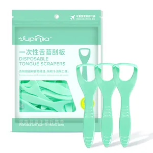 Gratte-langues jetables vert menthe dans un sac de voyage refermable pour hygiène