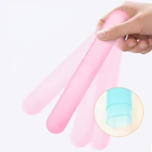 Estuche de plástico portátil para cepillos de dientes en colores pastel para viajes