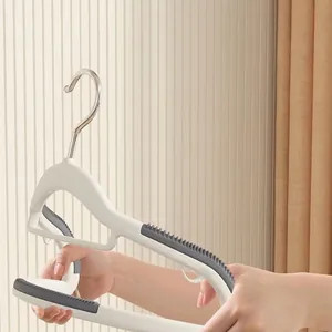 Duurzame antislip naadloze kledinghanger met flexibel ontwerp voor opbergruimte