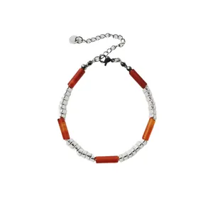 Élégant bracelet de style chinois avec pierres de cornaline et perles argentées