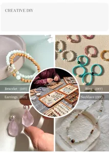 Primer plano de colección de joyas de cuentas hechas a mano con anillos y collares