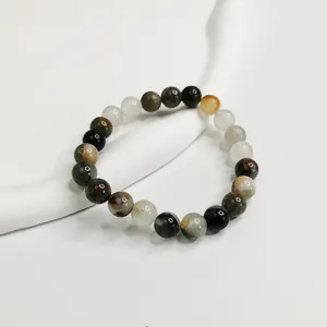 Nahaufnahme eines 8mm Naturachat Kristallperlen Armbands, elastisch für Damen und Herren