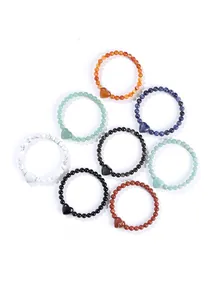 Weergave van diverse natuursteen hart kralen armbanden in kleuren
