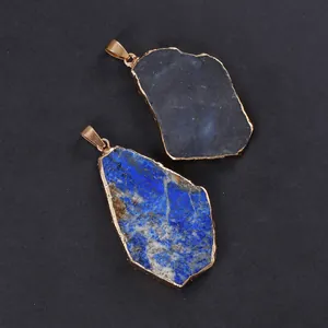 Pendentifs en tranches de pierre naturelle brute avec bordure dorée pour la joaillerie