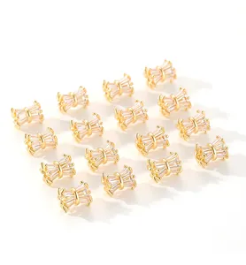 Perles d'espacement de haute qualité plaquées or avec cristaux transparents.