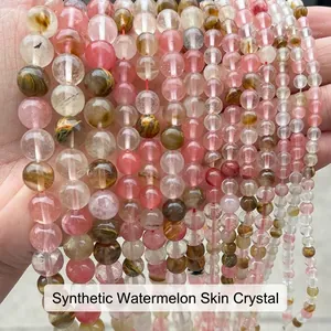 Vue détaillée de perles de cristal en peau de pastèque synthétique pour bijoux DIY
