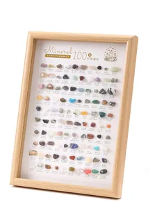 Set mit 100 verschiedenen natürlichen Mineralproben in einem Holzrahmen Display