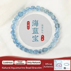 Natuurlijke aquamarijn armband met getrommelde stenen in lichtblauw doorschijnend.