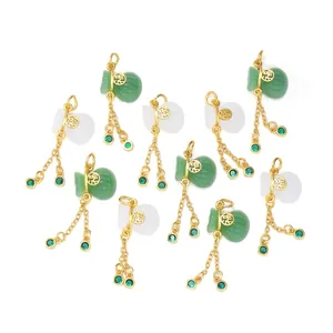 Colgantes tradicionales de oro en forma de bolsa de fortuna con jade y circón verde