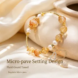 Elegante bracciale in cristallo giallo e perle con un ciondolo a forma di zucca in pavé
