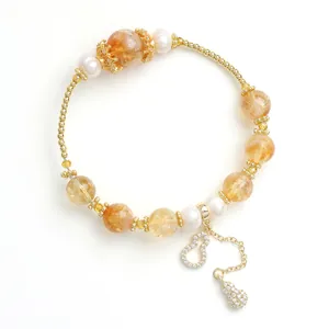 Elegante braccialetto di citrino e perle con ciondolo a zucca di diamanti per donna.