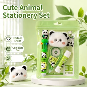 Vista detallada del juego de papelería panda en empaque verde para regalo escolar