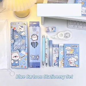 Uitgebreide blauwe cartoon schrijfwarenset met schriften, pennen, linialen en correctietape.