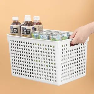 Cesta de almacenamiento de plástico blanco con asas y diseño hueco para el hogar