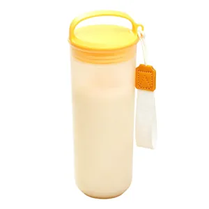 Bouteille d'eau portable minimaliste avec couvercle jaune pour lait de soja ou café