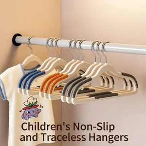 Cintres Antidérapants pour Enfants Cintres en Plastique PP Gain de Place pour Bébés Enfants Sans Bosses d'Épaule Crochet en Métal