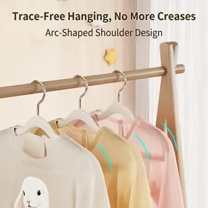 Cintres antidérapants pour enfants avec design incurvé sans couture sur portant