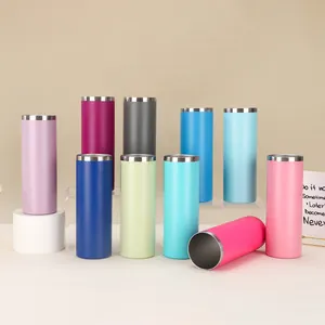 Vielzahl von bunten 20oz Edelstahl isolierten Bechern für heiße und kalte Getränke