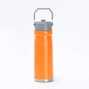 Detail einer orangefarbenen isolierten Edelstahl-Wasserflasche mit grauem Tragegriff