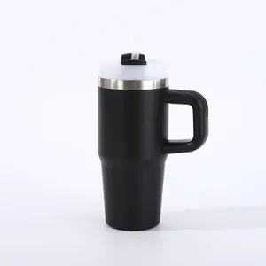Μαύρο ματ θερμός 20oz από ανοξείδωτο ατσάλι με εργονομική λαβή και διαφανές καλαμάκι