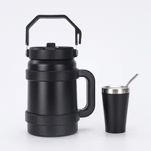 Set caraffa isolata in acciaio nero opaco con tazza coordinata e cannuccia in metallo