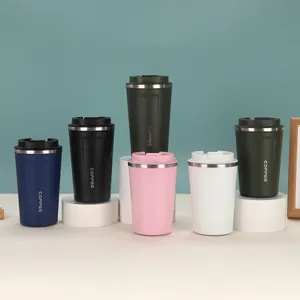 Sammlung von vakuumisolierten Edelstahl-Kaffeebechern in verschiedenen matten Farben