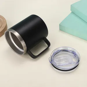 Detailansicht eines schwarzen 12oz isolierten Edelstahlbechers mit klarem Deckel