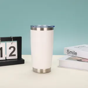 Detailansicht eines weißen 20oz pulverbeschichteten Edelstahl-Isolierbechers.