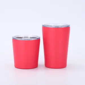 Zwei rote Thermobecher aus Edelstahl in den Größen 8 oz und 12 oz.