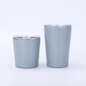Vergleich von 8oz und 12oz Edelstahl-Isoliermilchbechern in hellem Blau