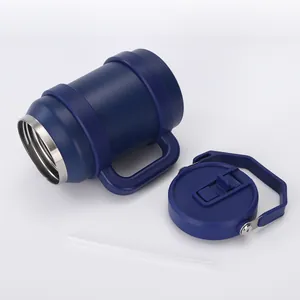 Vista dettagliata della tazza termica blu navy a botte con coperchio e cannuccia